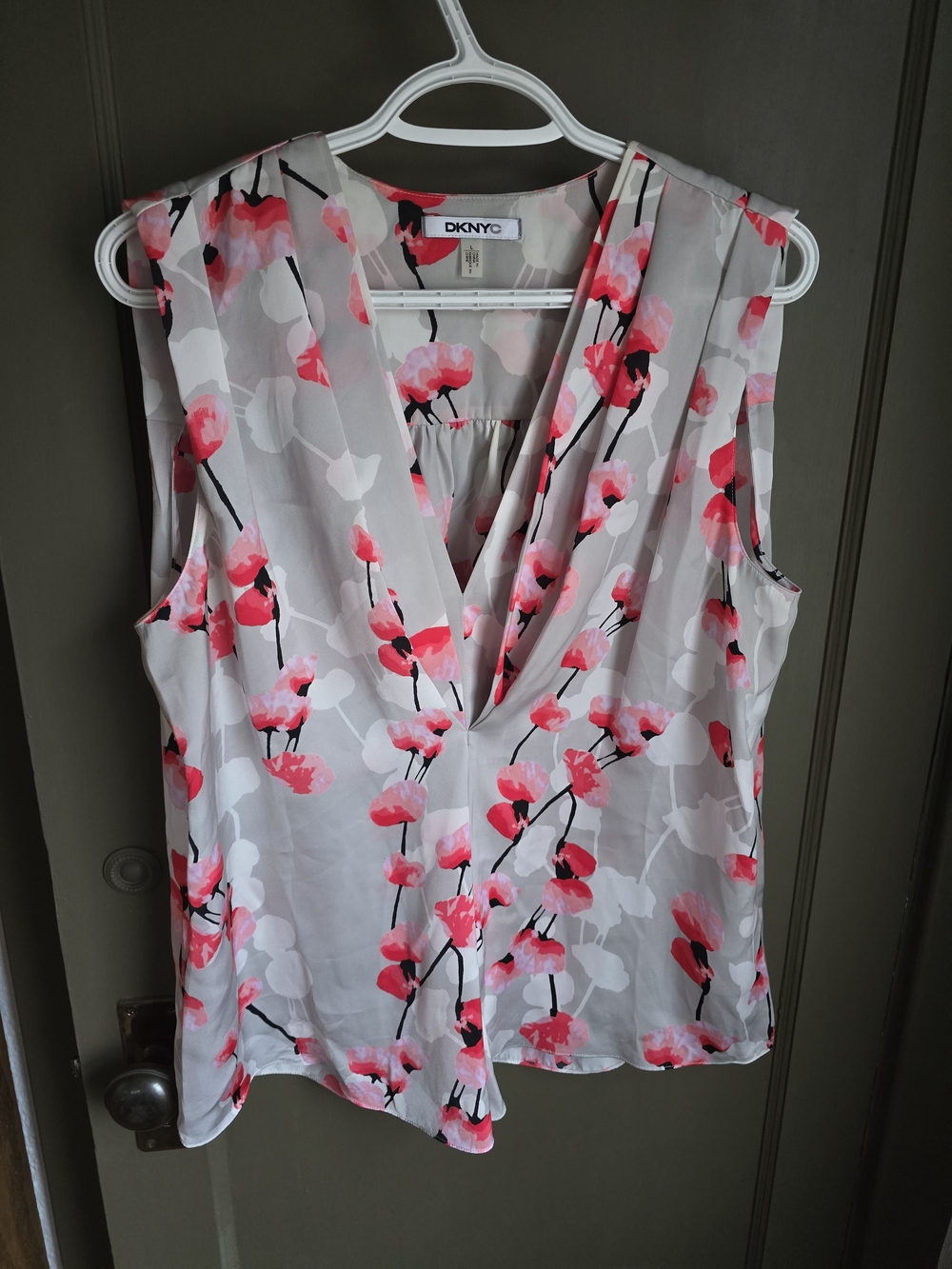 DKNYC Sleeveless V-Neck Blouse in Light Gray with Pink Floral Print